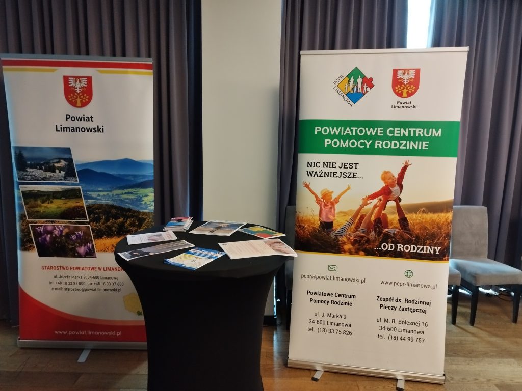 materiały promocyjne tj. ulotki, plakaty, dotyczące działalności Powiatowego Centrum Pomocy Rodzinie w Limanowej w zakresie przeciwdziałania przemocy domowej oraz promowania prawidłowych metod wychowawczych